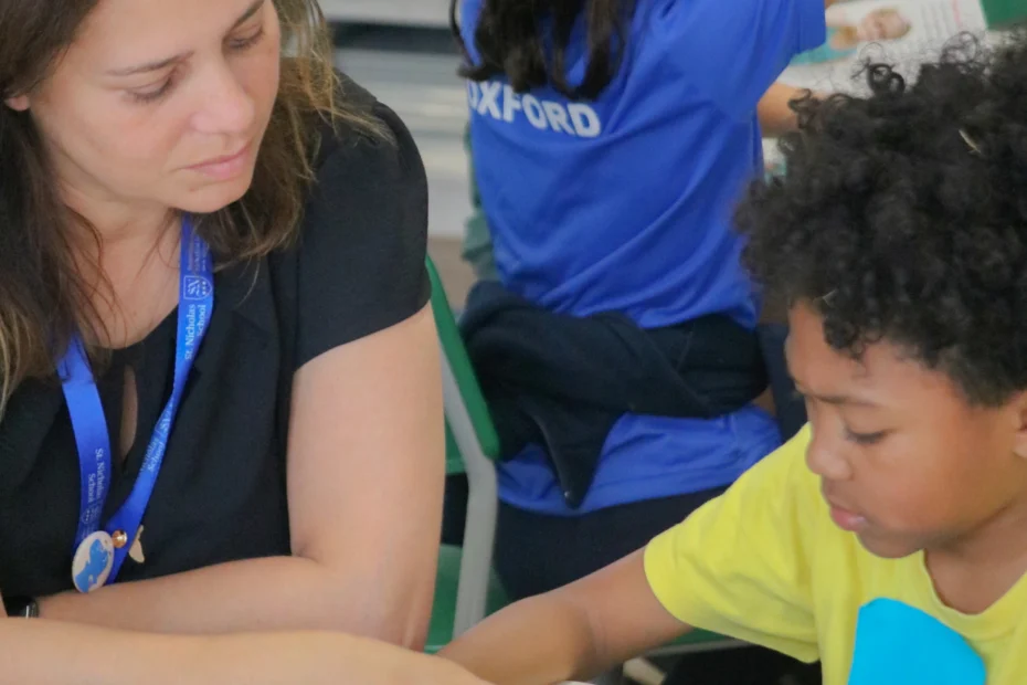 Como a avaliação contínua contribui para o crescimento real dos estudantes?